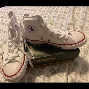 White Converse size 13.5 Youth